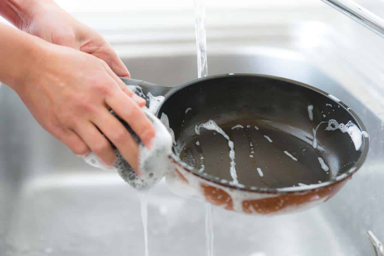 Read more about the article How To Clean Ceramic Pan? The Entire Process Is Explained