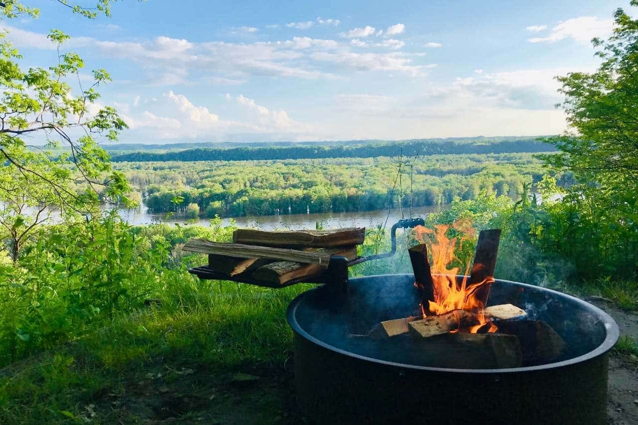 You are currently viewing How To Start A Fire Pit With Wood? Your Backyard Is Your Playground