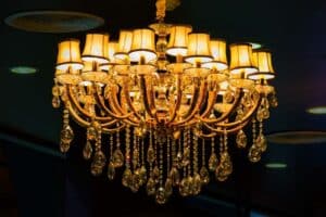 Read more about the article How To Clean Crystal Chandelier With Vinegar? Best Guide