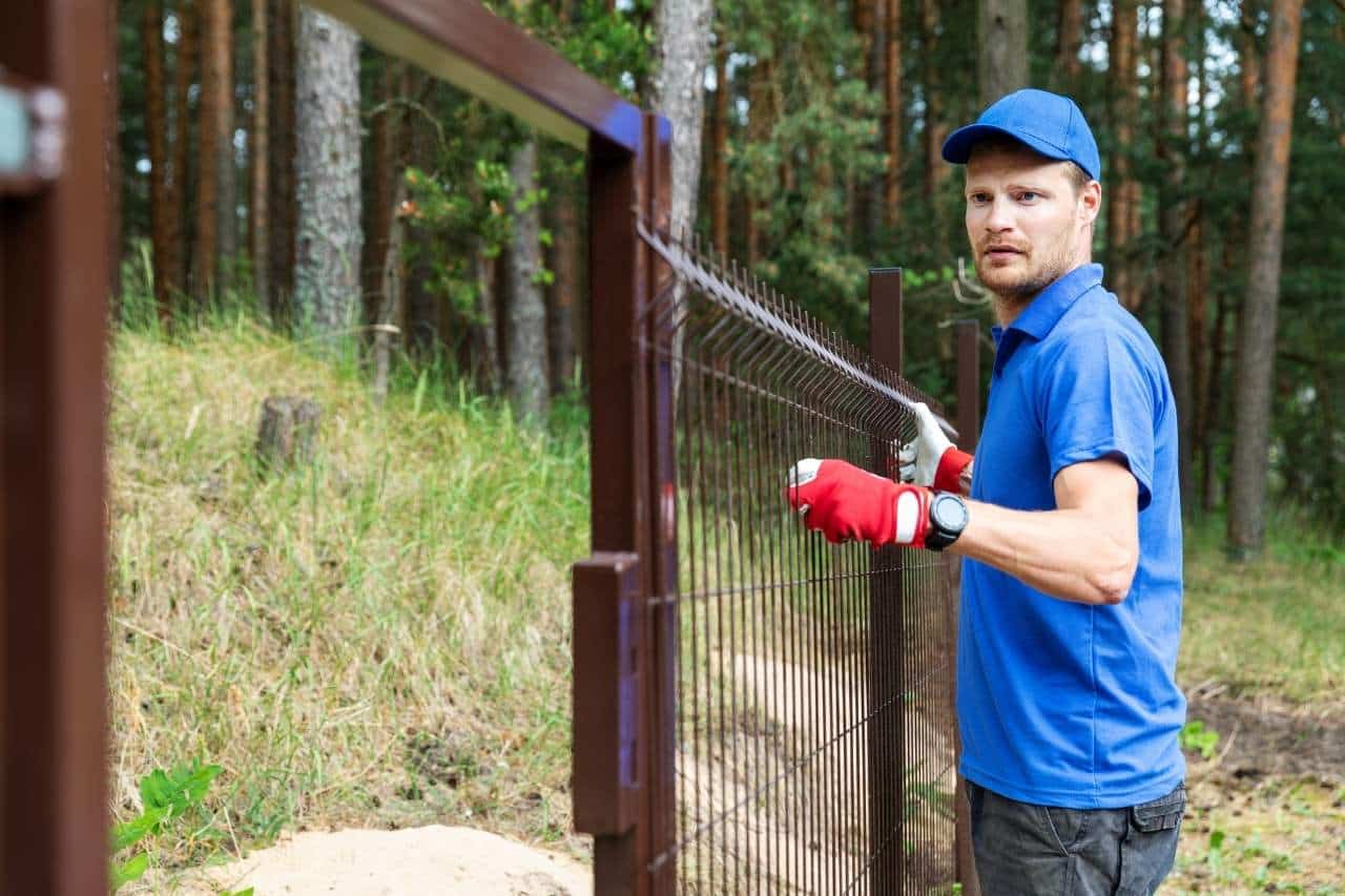 Read more about the article How Much Does Lowes Charge To Install A Fence? Everything Included