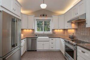 Comfort and Convenience of Enclosed Kitchens